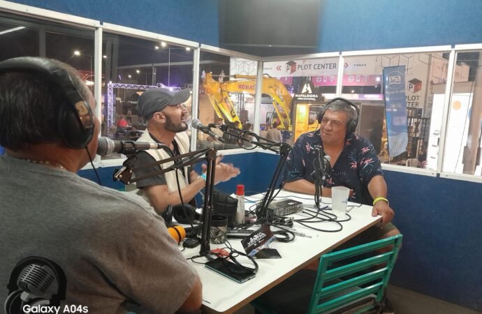 FNS: Ernesto Villavicencio presente en el estudio de la radio