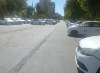 Taxistas y Remiseros salieron  a la calle para protestar contra  Uber. Y la inminente llegada de DiDi.