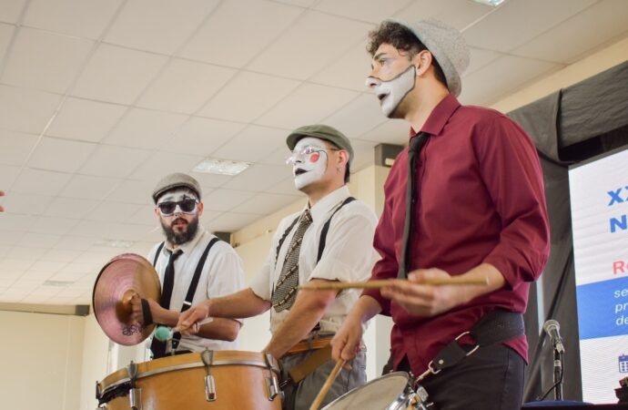 LA MURGA PERICANA REALIZO ULTIMO ENSAYO ABIERTO AL PUBLICO