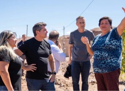 El gobernador recorrió las zonas afectadas por la lluvia en calingasta.