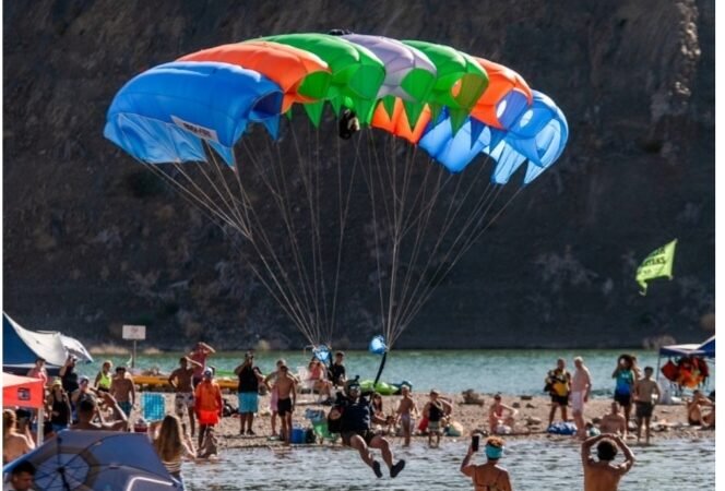 Punta negra será testigo  de un evento único de paracaidismo en Argentina.