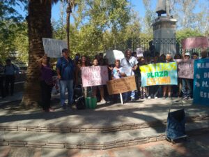 FERIANTES Y GASTRONÓMICOS, CONTRA MANTEROS, MUNICIPALIDAD DE CAPITAL SIN DARLES RESPUESTA.