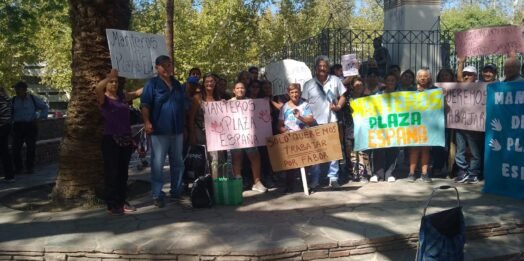 FERIANTES Y GASTRONÓMICOS, CONTRA MANTEROS, MUNICIPALIDAD DE CAPITAL SIN DARLES RESPUESTA.