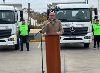 Rivadavia inicia su mes aniversario con la presentación de nuevos camiones para servicios públicos.