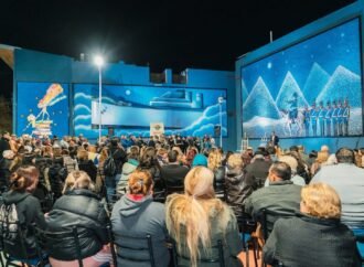 Rawson celebró su 83° aniversario con arte, historia y reconocimientos a la comunidad.