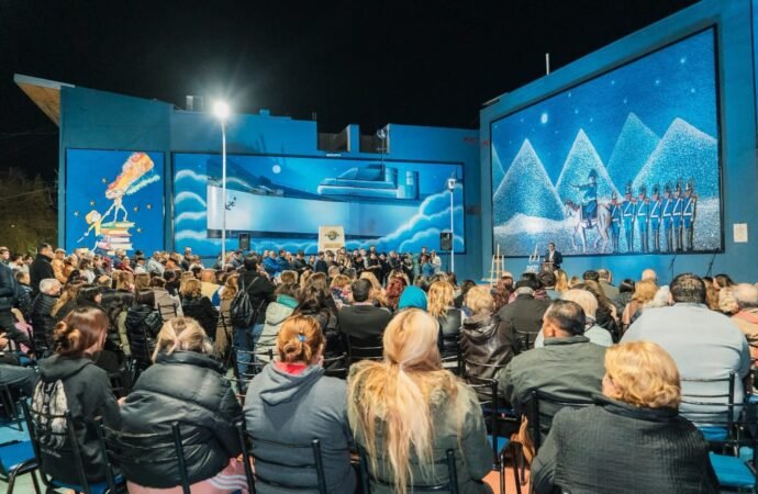 Rawson celebró su 83° aniversario con arte, historia y reconocimientos a la comunidad.