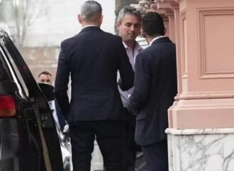 Milei y su gabinete, en repliegue: dos horas de reunión para frenar la crisis y redefinir la estrategia.
