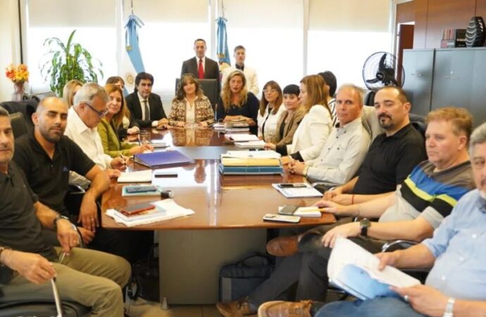 ACUERDO SALARIAL DOCENTE: AUMENTOS ESCALONADOS Y CLÁUSULA DE REVISIÓN