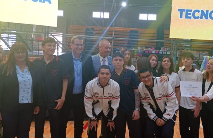 Carlos Munisaga inauguró la Feria del Libro de Rawson: “El futuro se vive en comunidad”