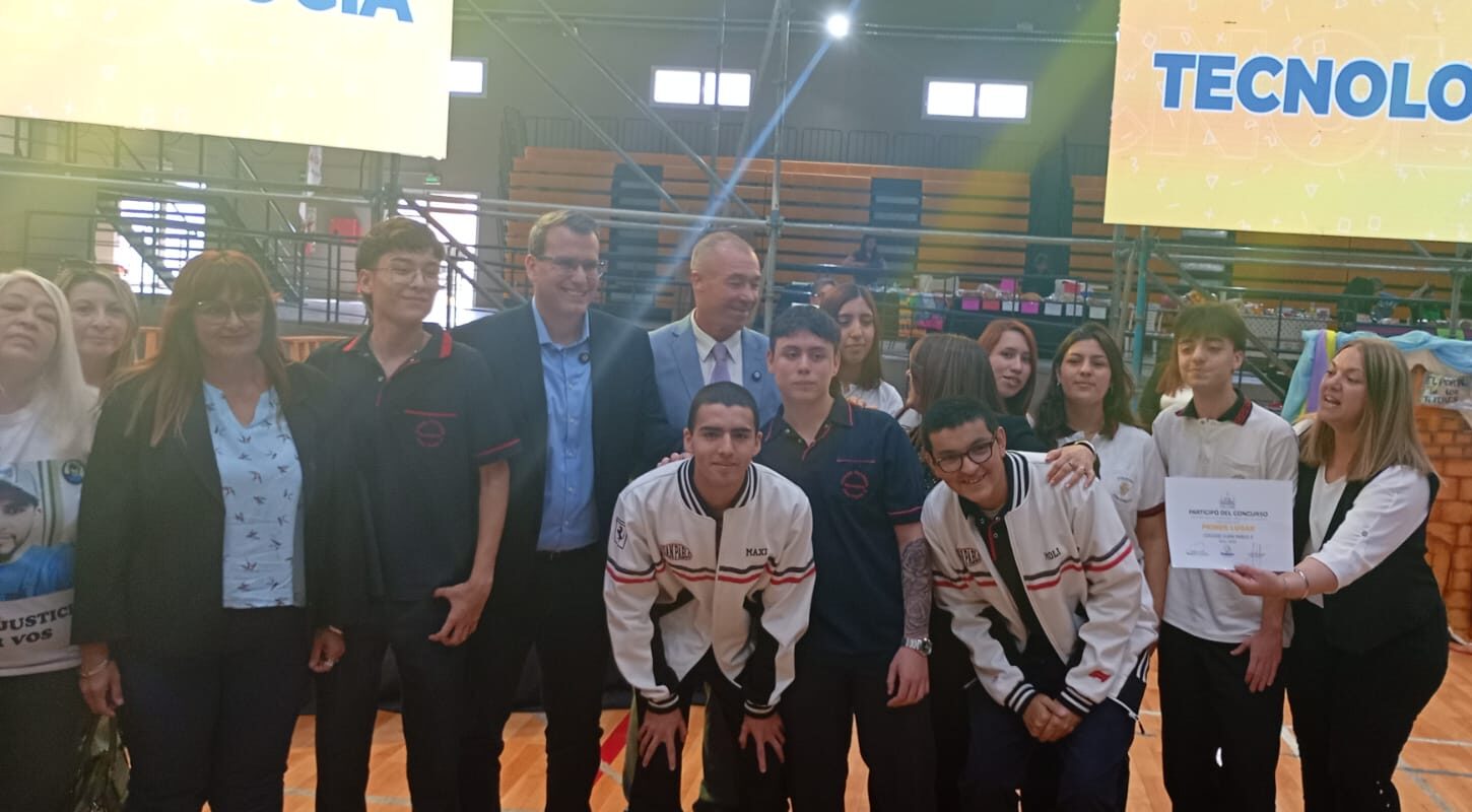 Carlos Munisaga inauguró la Feria del Libro de Rawson: “El futuro se vive en comunidad”