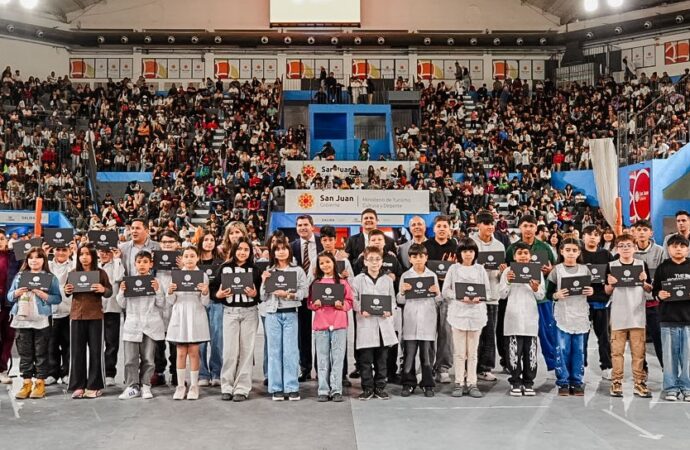 San Juan avanza con la entrega de notebooks a estudiantes: una herramienta para reducir la brecha digital